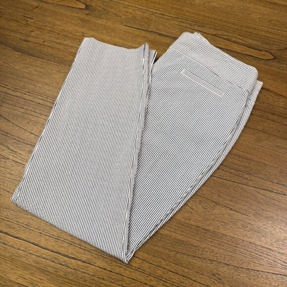 ANN TAYLOR "Kate Fit" Seersucker Capri Pants - Picture 7 of 14